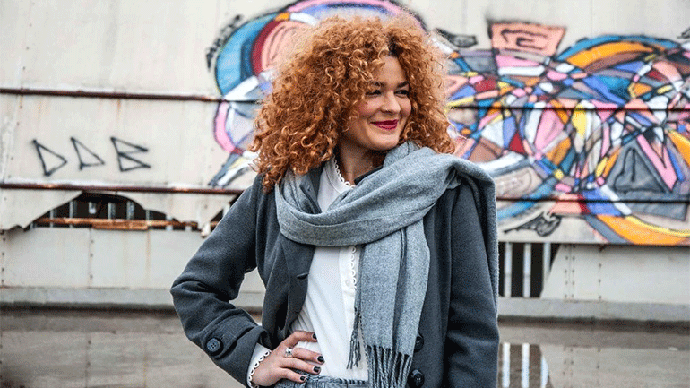 «Χέρι με Χέρι» – Ένα νέο τραγούδι από την Ελπίδα Γαδ