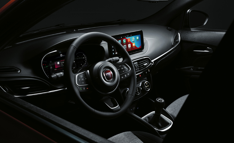 Βελτιωμένο σε όλους τους τομείς το σαλόνι του ιταλικού μοντέλου.