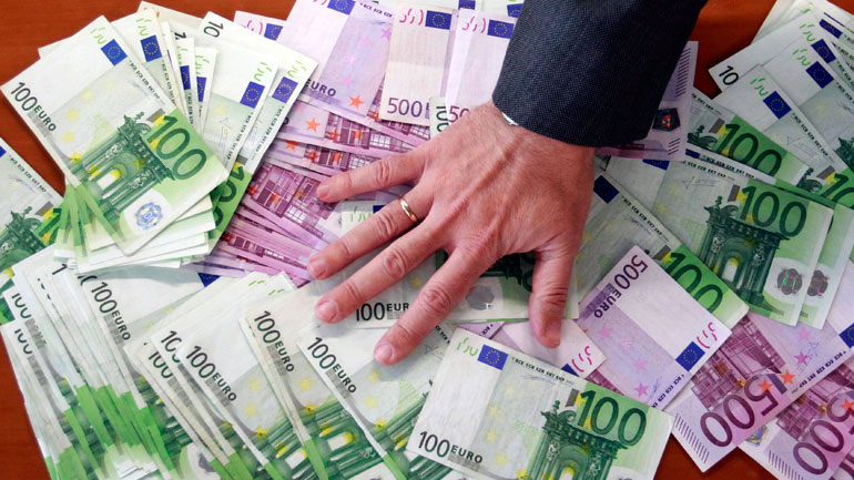 Γαλλία: 120 δισ. ευρώ έχουν αποταμιεύσει τα νοικοκυριά το 2020 λόγω των lockdowns