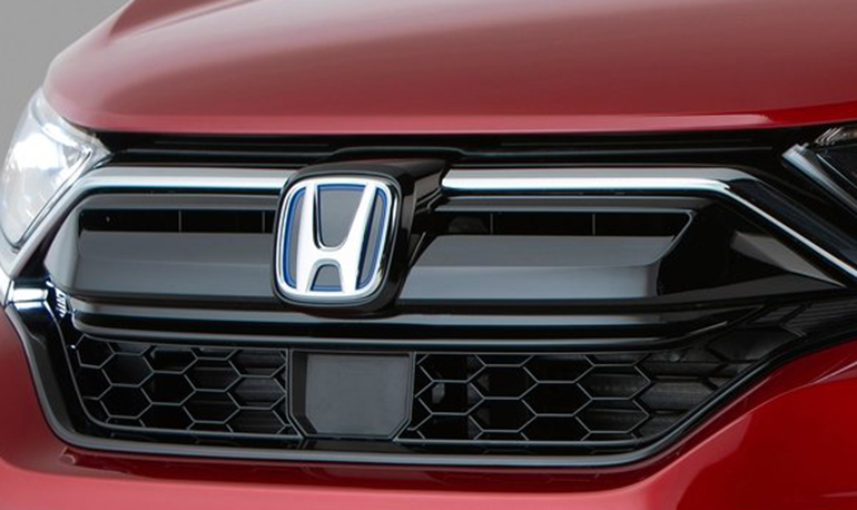 Ένα ελαφρύ μπλε χρώμα περιβάλλει το λογότυπο στο ανανεωμένο CR-V