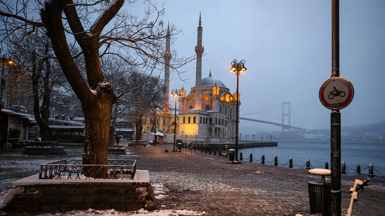 Τουρκία: Γάλλοι καθηγητές ζητούν ανανέωση των αδειών εργασίας τους