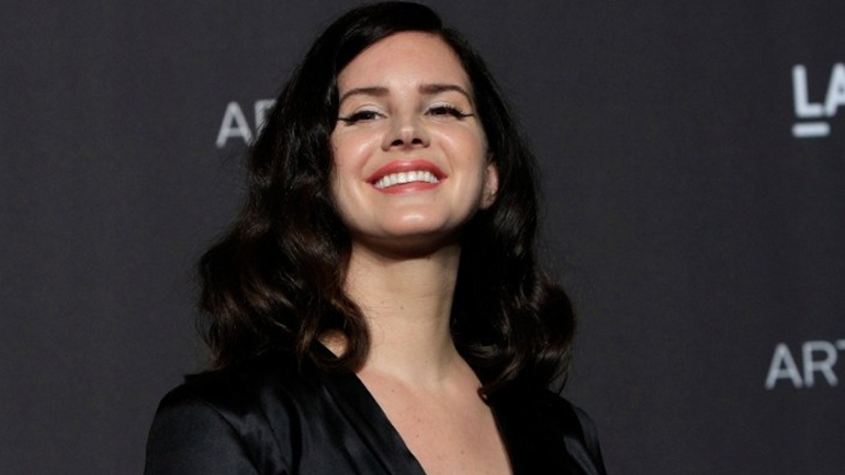 Η Λάνα Ντελ Ρέι σκέφτηκε να εγκαταλείψει τη μουσική μετά τον θάνατο της Έιμι Γουάινχαουζ