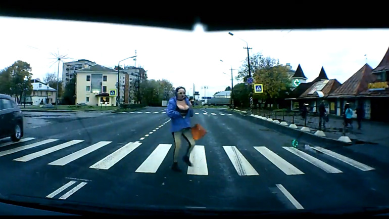 Πώς θα είστε ορατοί σε μια διάβαση πεζών (Ρωσία)