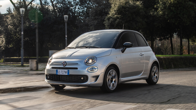 Στην Ελλάδα οι νέες εκδόσεις του Fiat 500 με τιμές από 11.990€