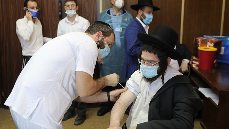 Ισραήλ: Νόμος επιτρέπει στις αρχές να γνωρίζουν τα ονόματα των πολιτών που δεν έχουν εμβολιαστεί