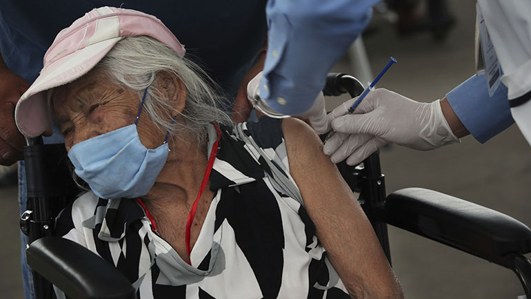 Η Σουηδία θα χαλαρώσει τους περιορισμούς για τους ενοίκους των οίκων ευγηρίας που έχουν εμβολιαστεί