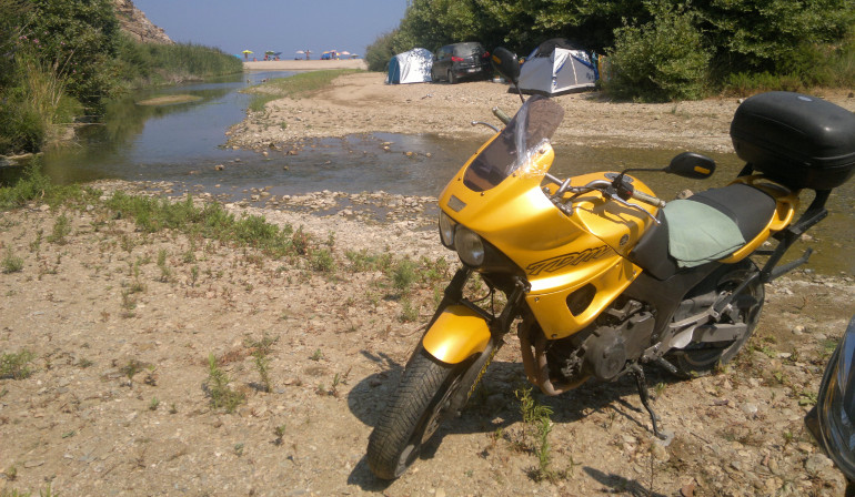 Το αγαπημένο Yamaha TDM 850 του Τάσου σε διακοπές...