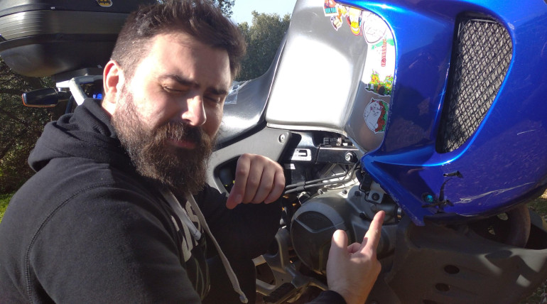 Τα πλαστικά είναι πιασμένα με tire up... λύση ανάγκης ή και όχι!