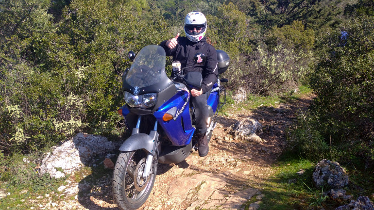 Και εντουράδα στον Υμηττό με το Varadero περιελάμβανε η φωτογράφηση...