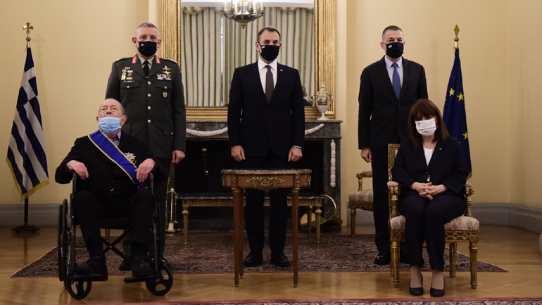 Παρασημοφορήθηκε από την Πρόεδρο της Δημοκρατίας ο  Ιάκωβος Τσούνης για την προσφορά του στις Ένοπλες Δυνάμεις