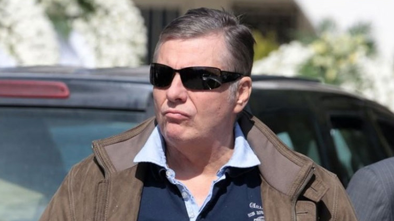 Η Κρατική Ασφάλεια περιμένει να συλλάβει τον Γιώργο Τράγκα έξω από το σπίτι του