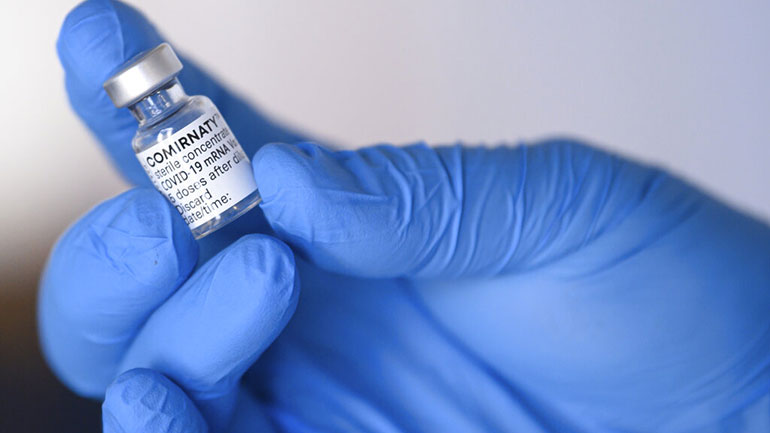 Ο Τσέχος πρωθυπουργός λέει ότι η Γαλλία θα προσφέρει στη χώρα 100.000 εμβόλια