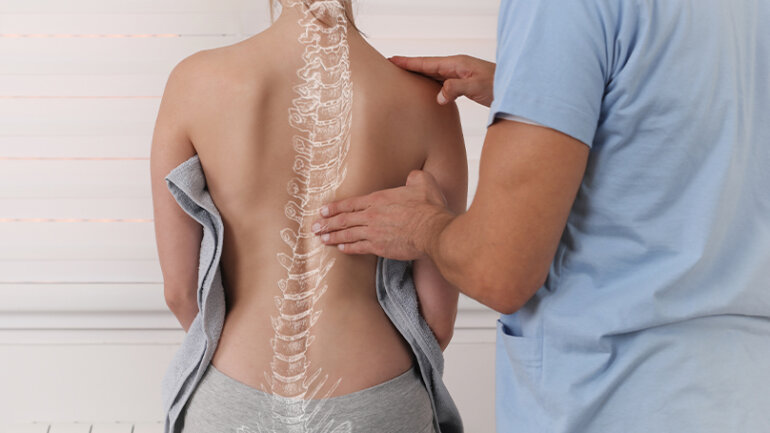 Χειρουργείο σκολίωσης ενηλίκων και παιδιών: Ποιο είναι το πλεονέκτημα της ρομποτικής τεχνολογίας