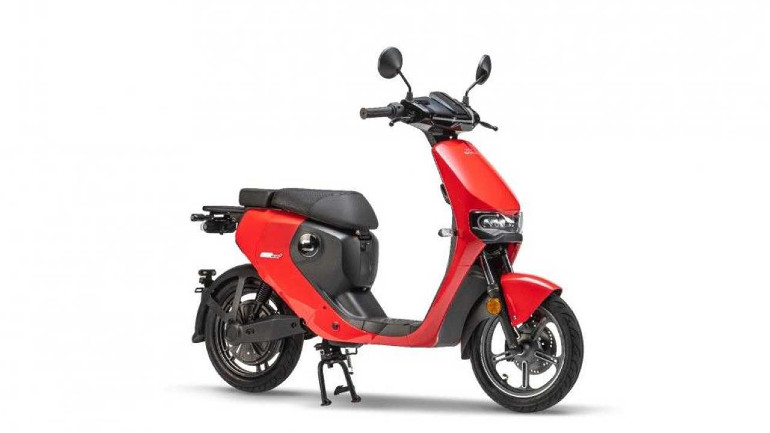 Το CUmini είναι ένα μικρό ηλεκτρικό scooter με επιδόσεις 50αριού.