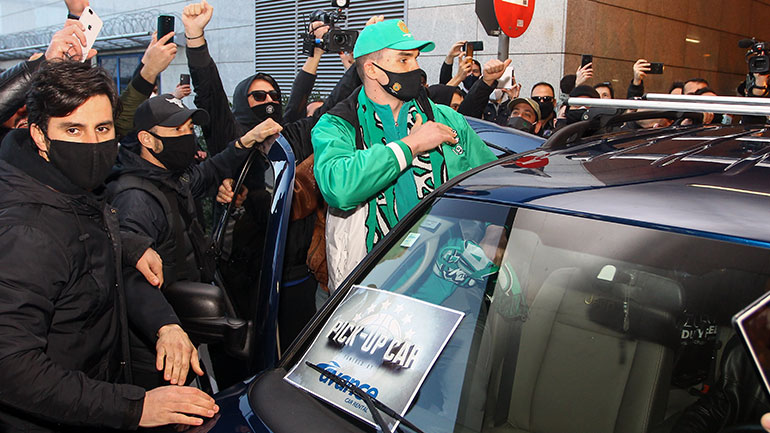 Αποθεώθηκε στο αεροδρόμιο ο Μάριο Χεζόνια