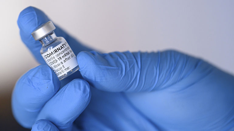 Οι Pfizer Inc και BioNTech δοκιμάζουν τρίτη, ενισχυτική, δόση του εμβολίου τους