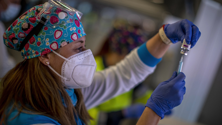 Covid-19: Μόνο το 2% των Ισπανών αρνήθηκε να εμβολιαστεί