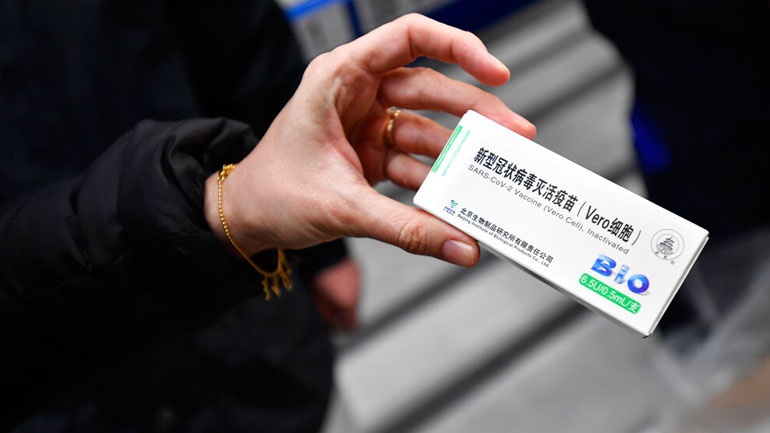 Ανάμεσα στην ελπίδα και την ανησυχία, η Ουγγαρία υποδέχεται το κινεζικό εμβόλιο