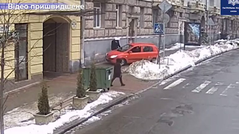 Δεν έπρεπε να παρκάρει εκεί Δεν έπρεπε να παρκάρει εκεί