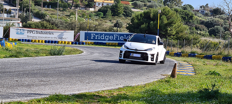 Το Toyota Yaris GR είναι ένα... αγωνιστικό που φτιάχτηκε για το δρόμο και στο οποίο μπορείς να του βάλεις και κανονικές πινακίδες κυκλοφορίας!