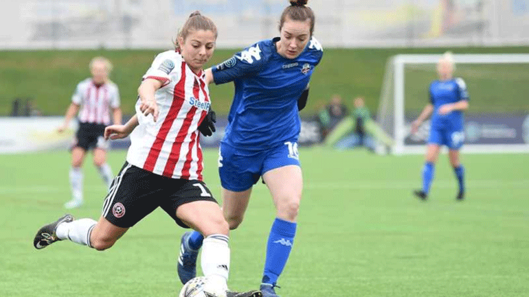 Με τη φανέλα της Σέφιλντ Γιουνάιτεντ, με την οποία αγωνιζόταν πριν κάνει το μεγάλο άλμα στην καριέρα της, παίρνοντας μεταγραφή στην Μπέρμιγχαμ.