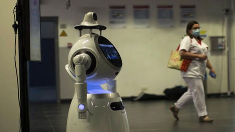 Τα πρώτα ρομπότ απολύμανσης της ΕΕ κατά του κορωνοϊού φθάνουν στα νοσοκομεία