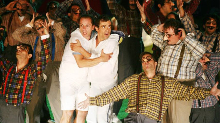 Για να τελειώνουμε με τα κλισέ, τον ανέξοδο νεωτερισμό και με τις «διασυνδέσεις» της δήθεν ελίτ