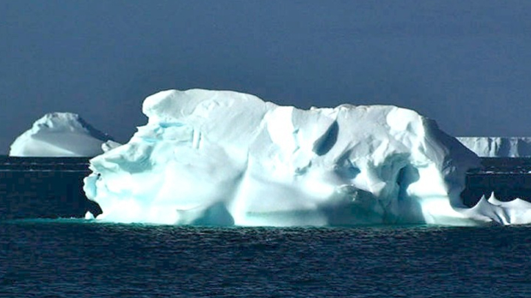 Τεράστιο παγόβουνο αποσπάστηκε από την Ανταρκτική