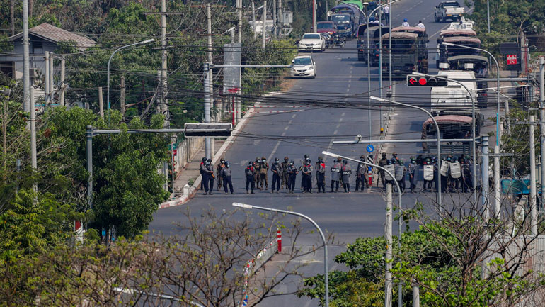 Μιανμάρ: Σφαίρες καλυμμένες με ελαστικό ερρίφθησαν κατά των διαδηλωτών