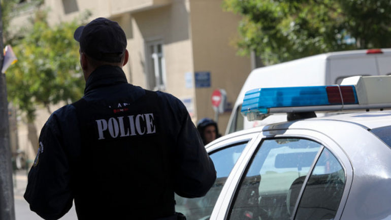 Ηράκλειο: «Γιατρός» χωρίς μάσκα μπήκε στο αστυνομικό μέγαρο και προκάλεσε πανικό Ηράκλειο: «Γιατρός» χωρίς μάσκα μπήκε στο αστυνομικό μέγαρο και προκάλεσε πανικό