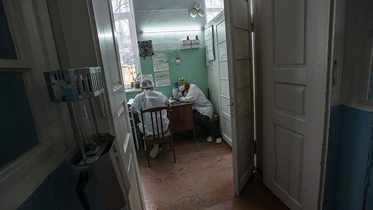 Ουκρανία: Ένας νεκρός και ένας τραυματίας από έκρηξη σε νοσοκομείο της πόλης Τσερνίβτσι