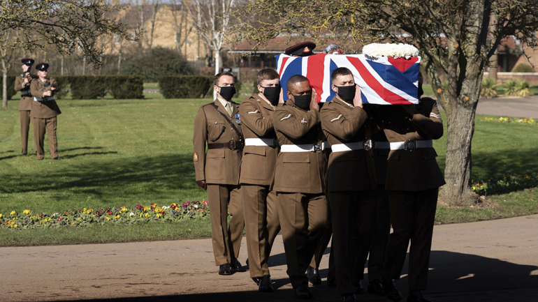 Βρετανία: Κηδεύτηκε με στρατιωτικές τιμές ο κάπτεν Τομ