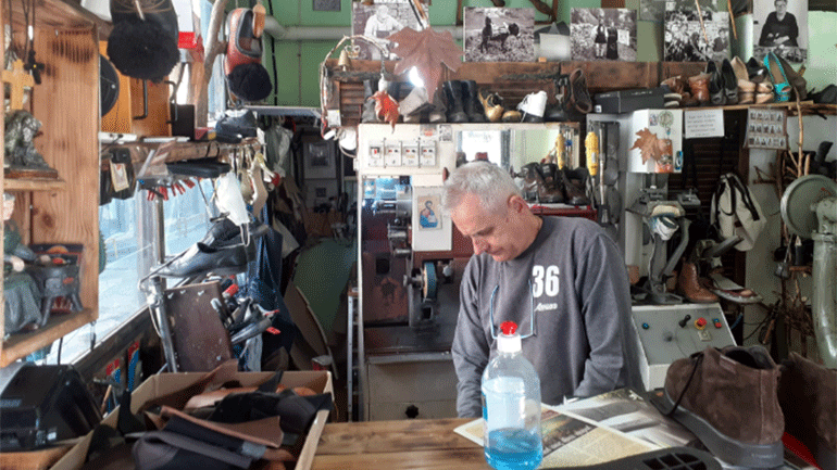 Ιωάννινα: Το τσαγκάρικο των αναμνήσεων