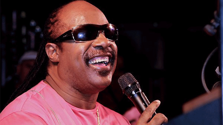 Ο Στίβι Γουόντερ θα μετακομίσει στην Γκάνα –  «Θέλω να δω την Αμερική να χαμογελάει ξανά»