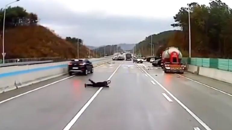 Αγώνας ζωής σε παγωμένη εθνική οδό