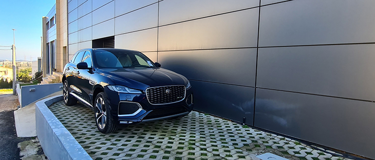 Η Jaguar F-Pace στις εγκαταστάσεις της αντιπροσωπείας Τζώρτζης στα Γλυκά Νερά