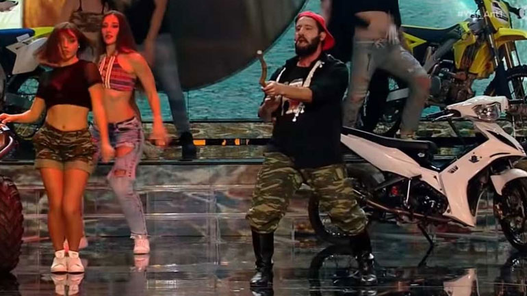 YFSF All Star: Η εμφάνιση του Λευτέρη Ελευθερίου που έκανε τους πάντες να «λιώσουν» από τα γέλια