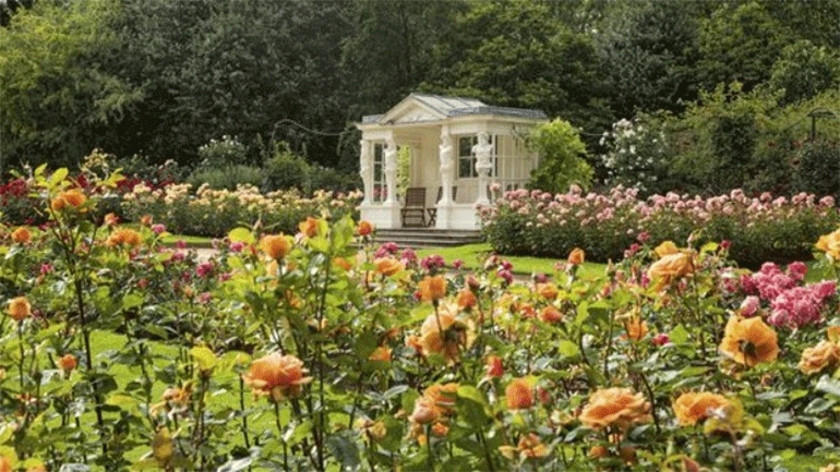 Νέο βιβλίο για τους Βασιλικούς Κήπους στο Ανάκτορο του Μπάκιγχαμ