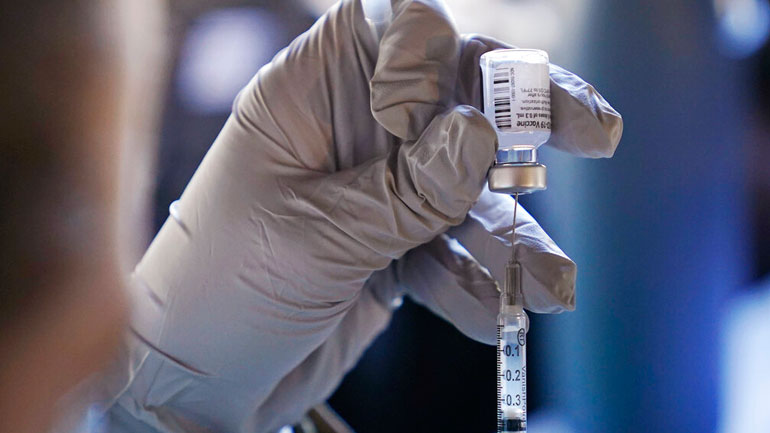 Τρίτη ή υψηλότερη δόση εμβολίου της Pfizer για τους παχύσαρκους προτείνουν Ιταλοί επιστήμονες