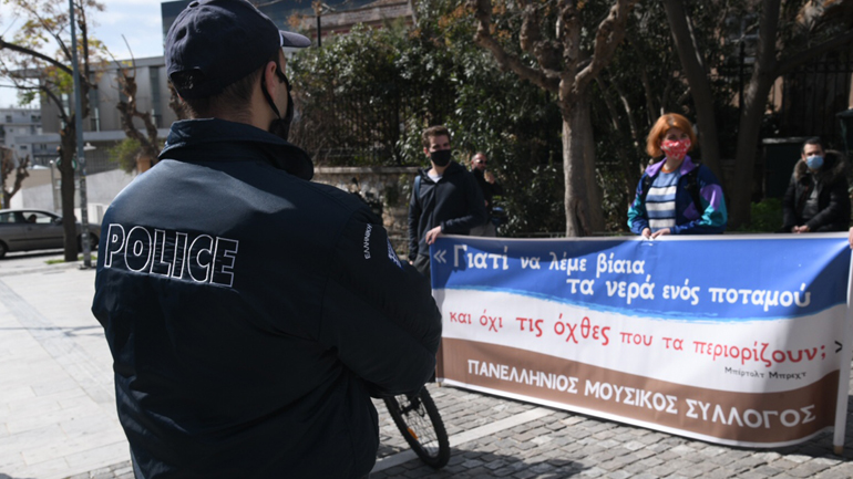 Διαμαρτυρία στην ισπανική πρεσβεία για τον ράπερ Pablo Hasel και το νομοσχέδιο για την Τέχνη