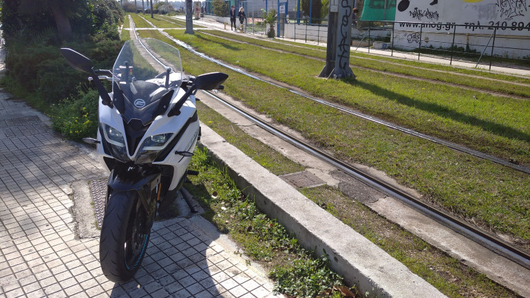 Μάσκα με αιχμηρές γωνίες και καλή κάλυψη από τη ζελατίνα