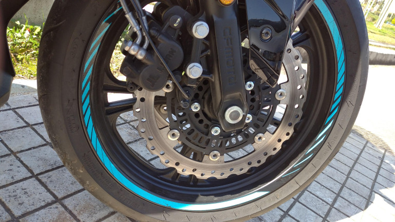 Πολύ προοδευτικά φρένα με ABS που δε χρειάστηκε πουθενά