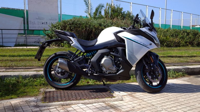 Ογκώδες μπροστά μέρος, πολύ λεπτή ουρά πίσω