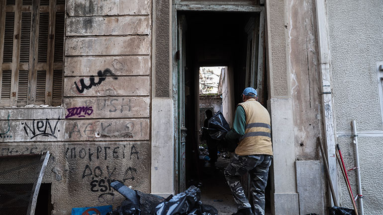 Εκκένωση κτηρίου από την αστυνομία στον Άγιο Παντελεήμονα