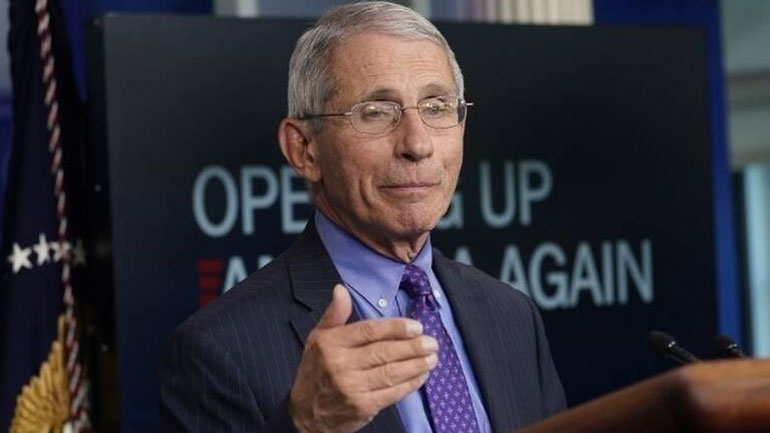Δρ. Φάουτσι: «Πρέπει να τηρηθεί η χορήγηση δύο δόσεων των εμβολίων της Pfizer και της Moderna»