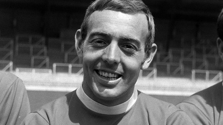 Στο πένθος η Λίβερπουλ: Απεβίωσε ο Ίαν Σεντ Τζον σε ηλικία 82 ετών