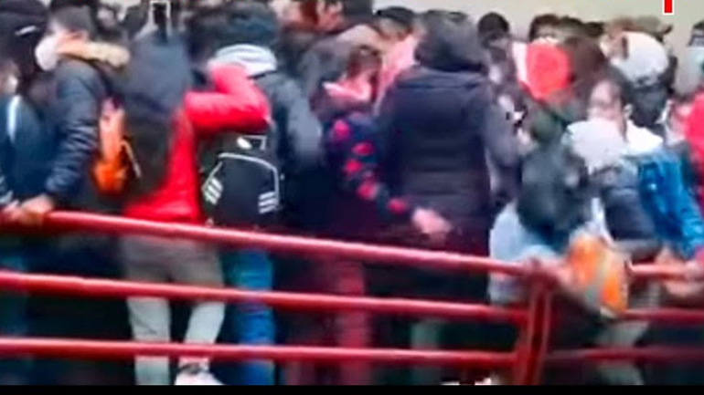 Βολιβία: Τουλάχιστον πέντε φοιτητές σκοτώθηκαν όταν υποχώρησαν τα κάγκελα στον τέταρτο όροφο πανεπιστημίου