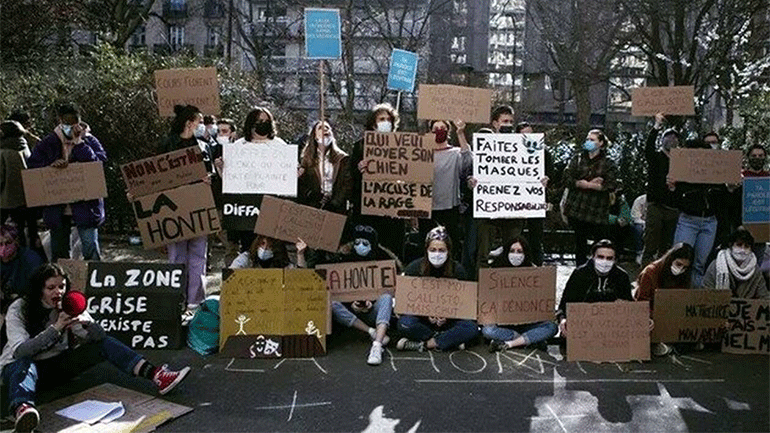 Γαλλία – #MeToo: Καθιστική διαμαρτυρία μπροστά από τη θεατρική σχολή Cours Florent στο Παρίσι