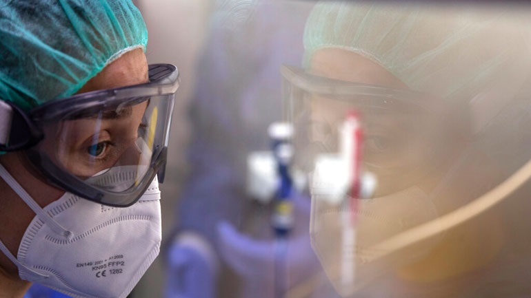 Ξεπέρασαν τους 70.000 οι νεκροί από Covid-19 στην Ισπανία