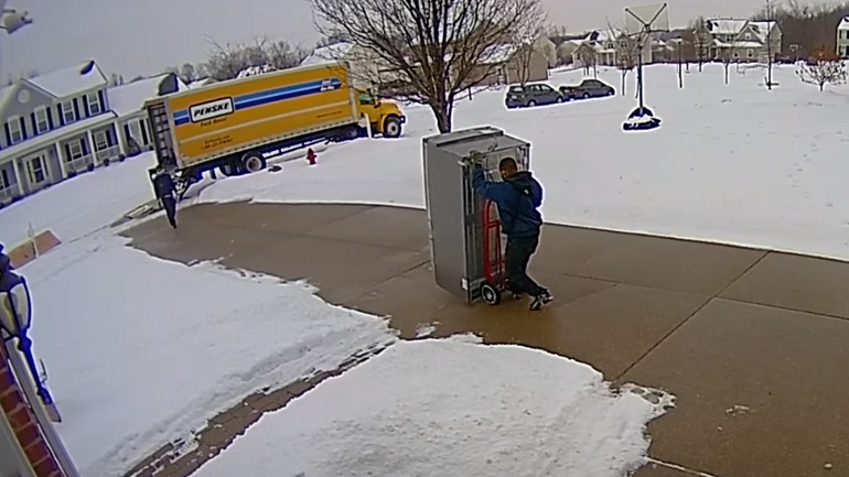 Παράδοση ψυγείου σε ανταλλακτικά